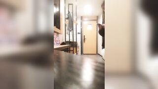 酒店網約可以玩雙飛的19歲開朗妹子 水手制服裝人雖瘦奶子卻很大