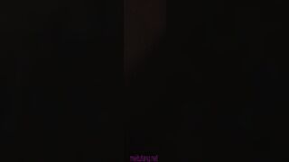 《台灣情侶洩密》非常可愛的青澀學生妹一邊講電話一邊被射爆 1
