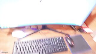 台灣潮妹「kitty2002102」性愛私拍 在小網咖隔間偷情 隔音超差還偷偷開門給外面的人看