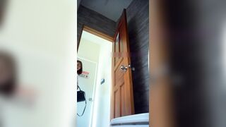 女廁偷拍小姐姐~ 美女如雲 姿態百出 賞逼賞臉-18