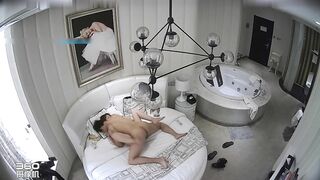 情趣酒店偷拍 約炮短髮美少婦各種姿勢啪啪
