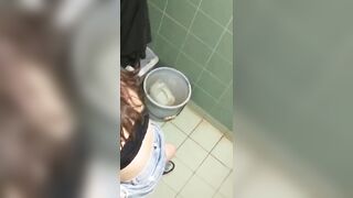 KTV女廁偷拍一對飢渴的情侶在裡面啪啪 膽子真大