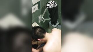 KTV女廁偷拍一對飢渴的情侶在裡面啪啪 膽子真大