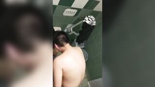 KTV女廁偷拍一對飢渴的情侶在裡面啪啪 膽子真大