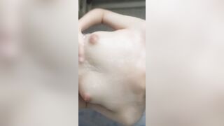 白嫩學妹洗澡自拍 2