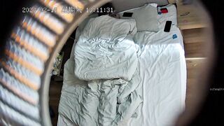 酒店偷拍 情人節舔逼狂魔與反差婊眼鏡女友 高潮不斷