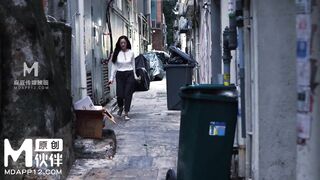 『沈樵』爆乳熟女慘遭色魔拖入巷口強姦一夜