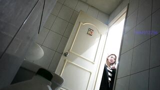 廁拍 女神尿尿被全程懟臉拍