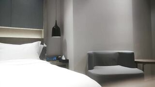 太深了有點疼 身材高挑皮膚白皙69吃雞 被扶腰後入猛懟 淫水超多