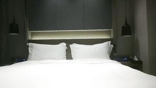 太深了有點疼 身材高挑皮膚白皙69吃雞 被扶腰後入猛懟 淫水超多