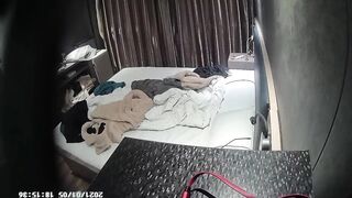 酒店情侶偷拍 鏡妹和猥瑣男友再續性愛緣 白絲足交舔精 嬌俏身材還挺抗操