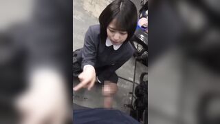 日本短髮妹戶外玩屌
