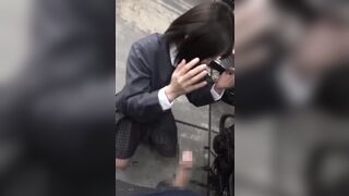 日本短髮妹戶外玩屌