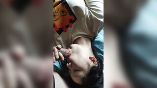 把熟睡的表妹叫起來給我口交