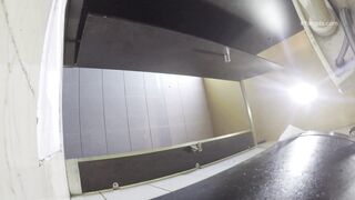 KTV酒吧廁拍 顏值還不錯的美女小姐尿尿 1