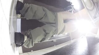 KTV酒吧廁拍 顏值還不錯的美女小姐尿尿 2