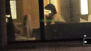 【星級酒店窗外偷拍】超大奶豐滿少婦