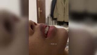 醉酒黑絲女友 各種玩具都往她的B裡塞 怎麼玩都行 -11