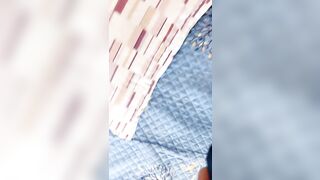 【AV劇情】與嬌妻恩愛時小嫂子插入嘲笑不停 直接掏出大雞巴強推征服 插入騷逼就直呼好舒服激情內射