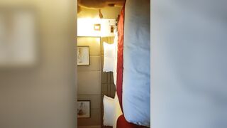 【歐陽探花】專攻良家～粉衣正妹笑起來甜美短裙妹，解開衣服舔奶子埋頭舔逼，舔的女孩嬌喘連連，上位騎乘後入撞擊