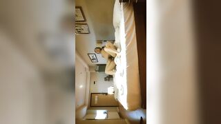 【歐陽探花】專攻良家～馬尾辮極品短裙美女，掏出奶子吸吮爽的喊不行了，洗完澡開操騎乘扭動小腰，打樁抽插猛操側入進出