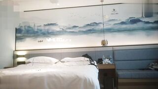 光頭佬探花老王酒店大戰旗袍少婦 情趣內衣 打屁股 一字馬抽插 還沒插就溜了好多水