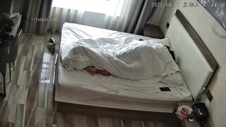 酒店攝影機偷拍 醉酒小仙女深夜被男同事帶回酒店強推，強吻，舔逼蹂躪狠操3