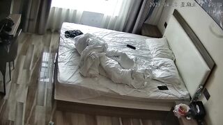 酒店攝影機偷拍 醉酒小仙女深夜被男同事帶回酒店強推，強吻，舔逼蹂躪狠操3